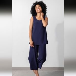 NWT LIV by Habitat Sadie Pant Navy Cropped Wide Leg Travel Knit. Size Small